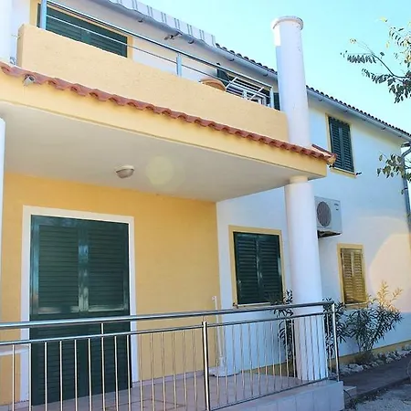 Nikola Apartment *